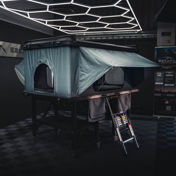 Escapade Dual Strut roof top tent
